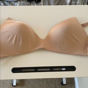 NWT SKIMS Wireless Form T-shirt Demi Bra - Mica 40DD